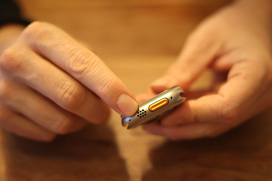 Динамик и кнопка действия Apple Watch Ultra.